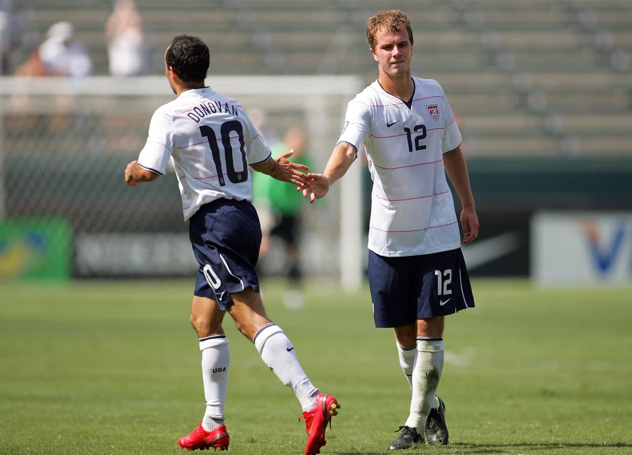 Eran los años de Landon Donovan en su apogeo físico como delantero, pero el Team USA precisaba otras posiciones también.