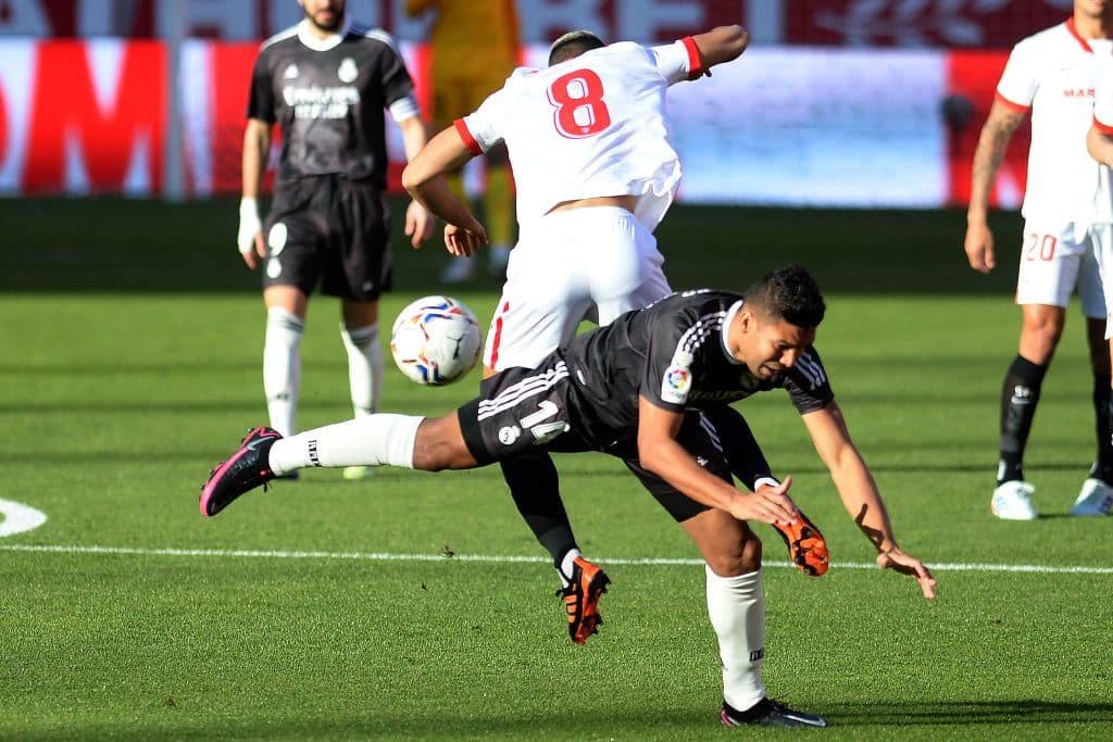 Real Madrid vence a Sevilla por la mínima con autogol | El gol que marcó Yassine Bounou (55’), derivado de un tiro de Vinicius, definió el encuentro. Los de Zidane llegaron a 20 unidades.