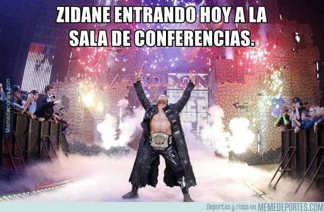 ¿Te das cuenta que estás descalabrado y tu primera reacción es ver tu reflejo en un celular? ¡Eso fue lo que hizo Cristiano Ronaldo y los memes no lo perdonaron!