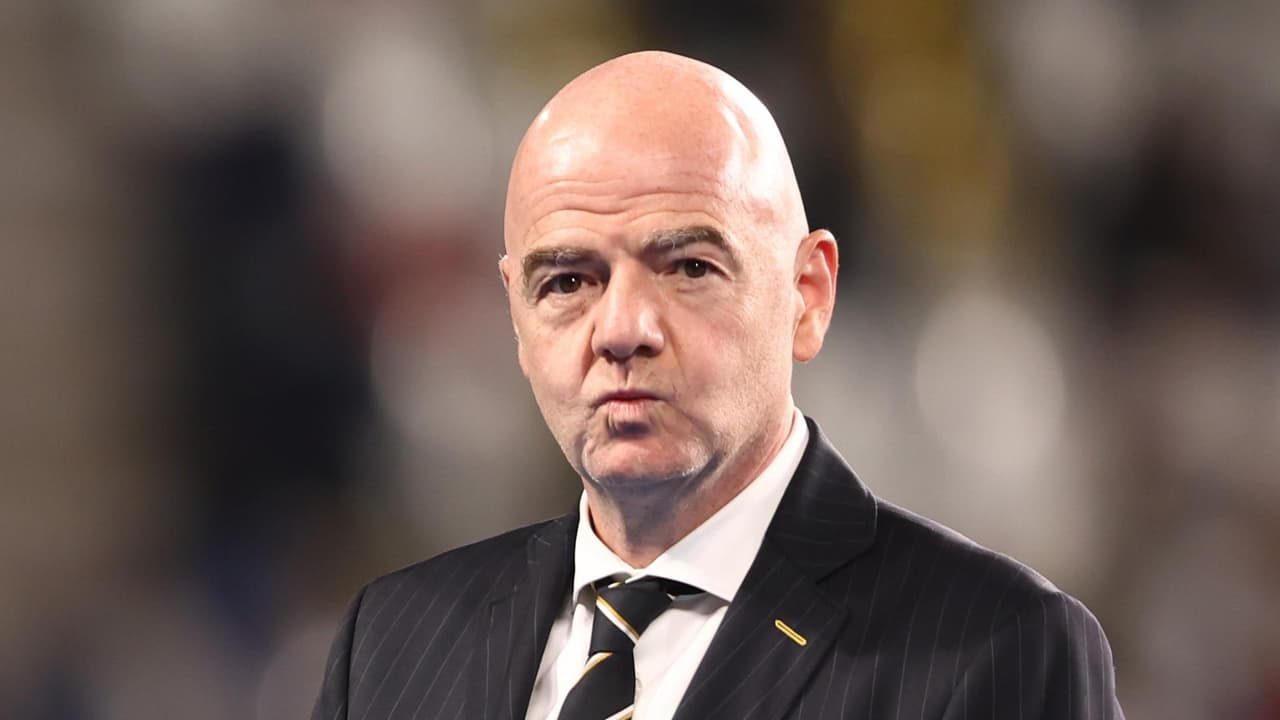 Infantino pone en marcha programa de voluntarios para Qatar 2022