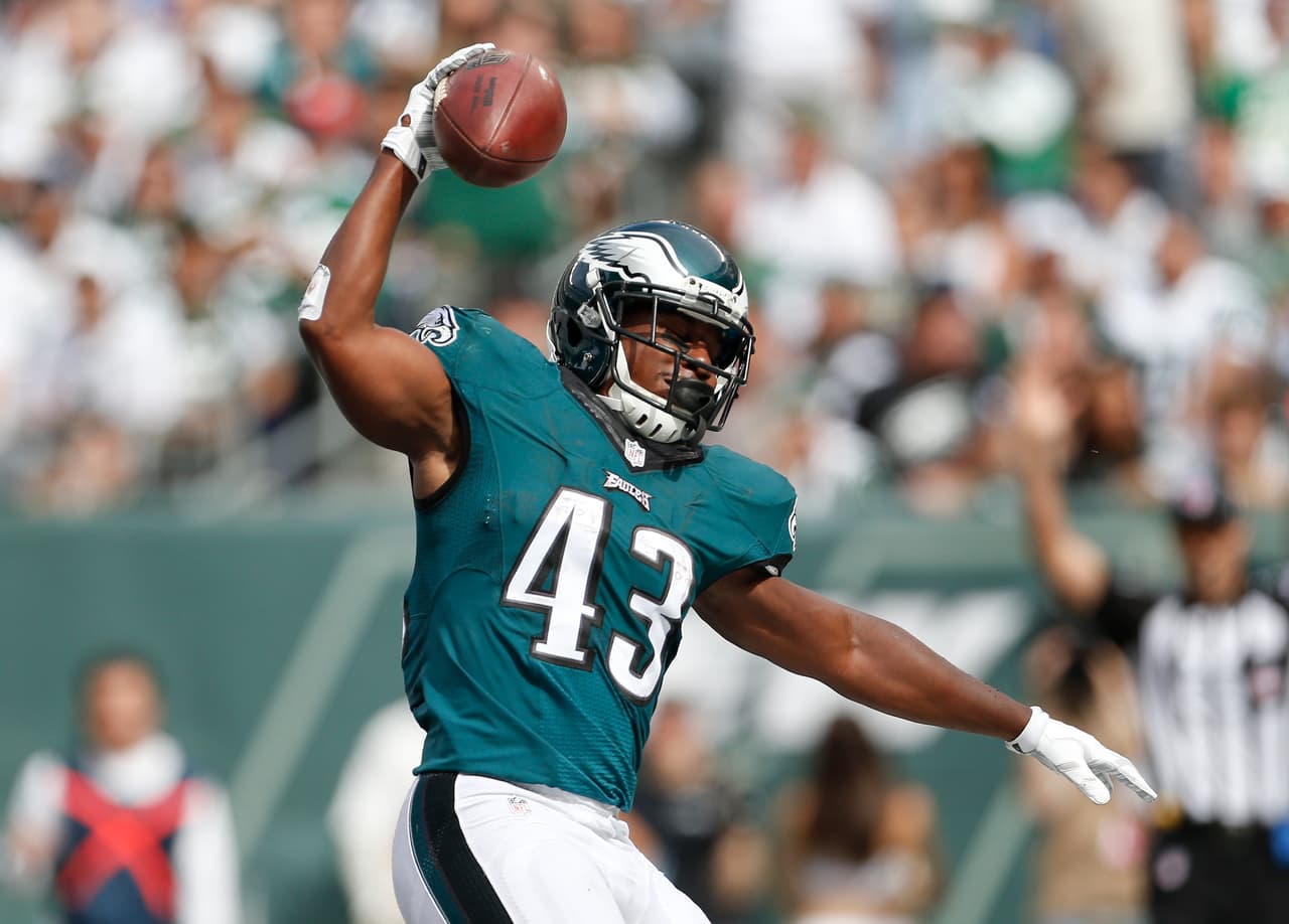 6.- DARREN SPROLES de Philadelphia tuvo una patada de despeje devuelta para touchdown (89 yardas) and a rushing y un acarreo para touchdown (una yarda) en la victoria de los Eagles 24-17 sobre los New York Jets. (Foto: AP-NFL).