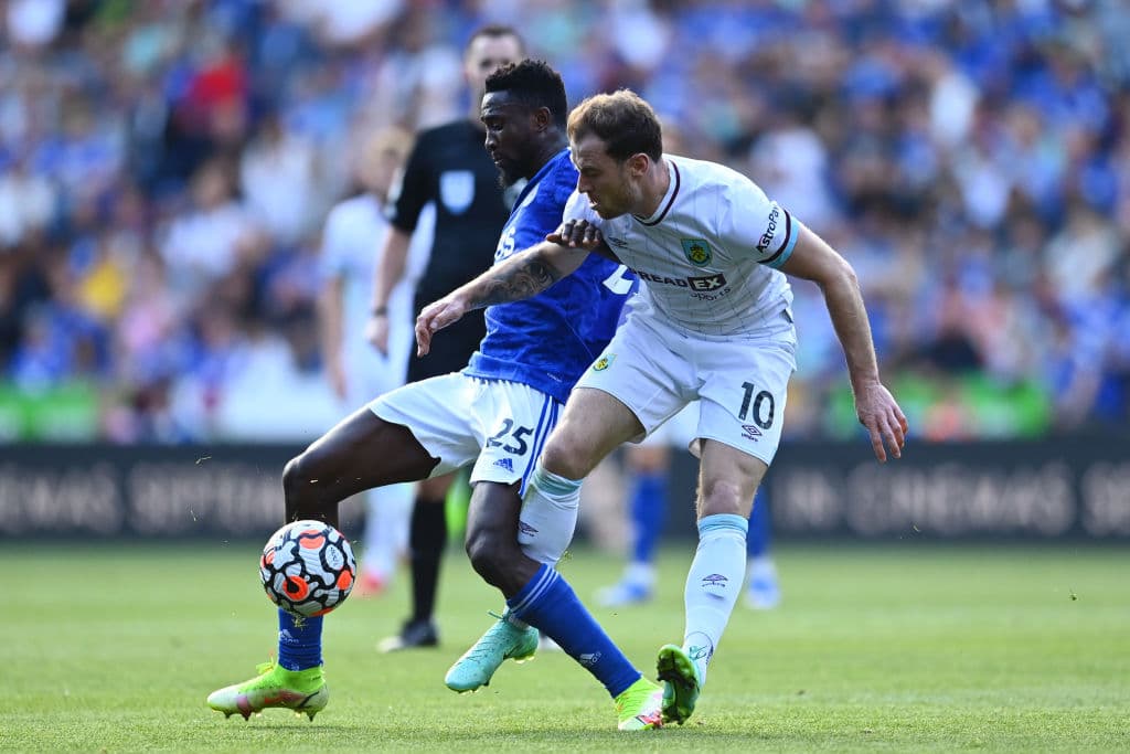 Burnley no se deja intimidar en su visita al Leicester y firman un entretenido empate 2-2.