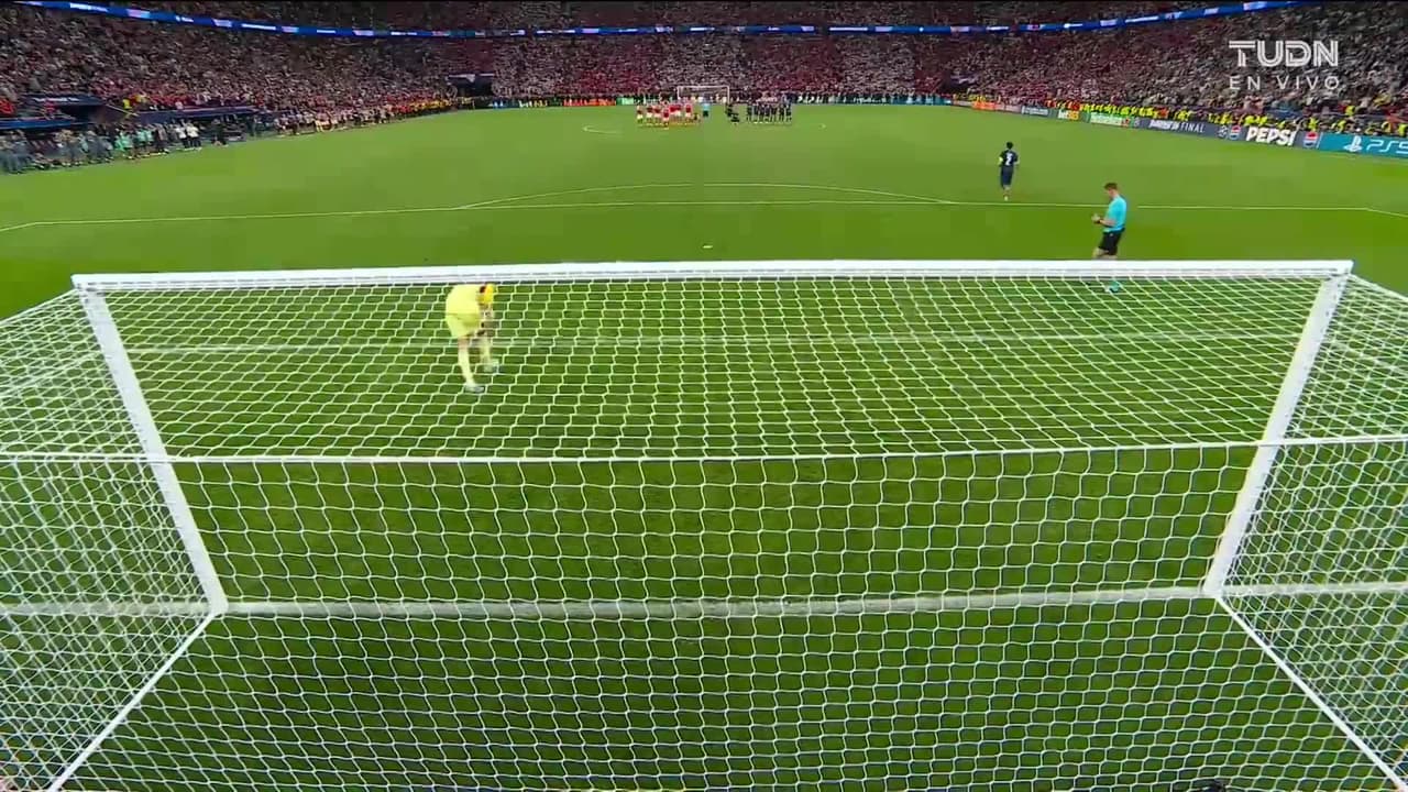 ¡GOL!  anota para Arsenal. Gabriel Martinelli
