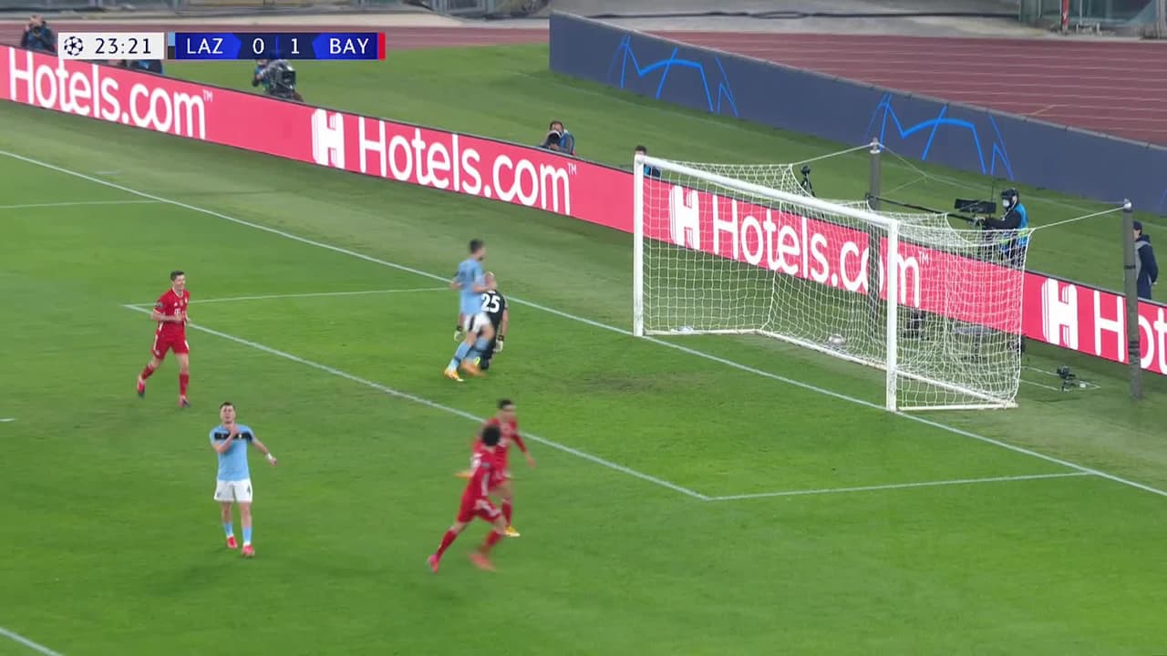 ¡GOL!  anota para FC Bayern München. Jamal Musiala