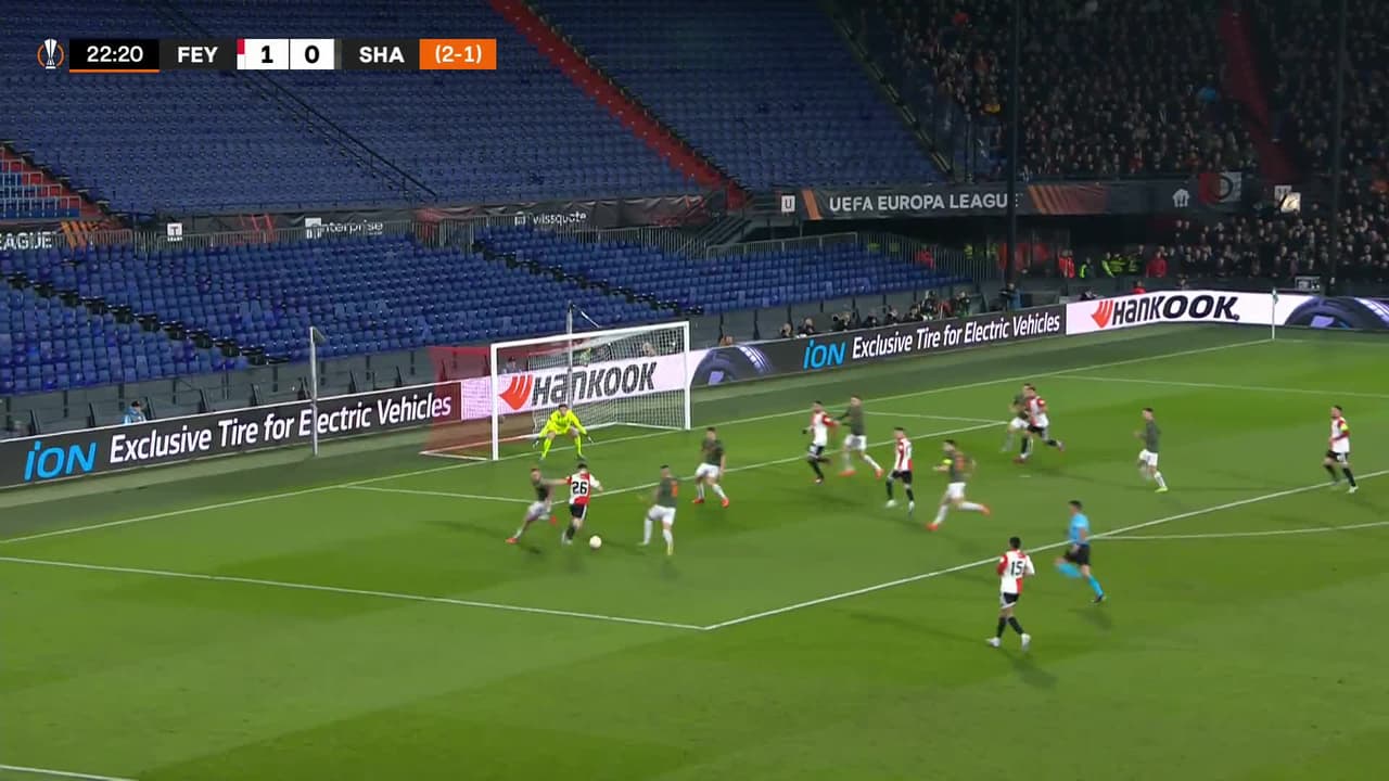 ¡TIRO ATAJADO! disparo por Oussama Idrissi.