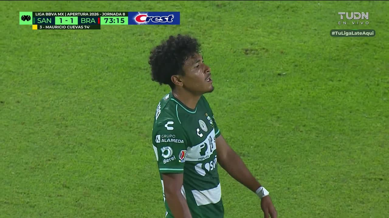¡TIRO ATAJADO! disparo por Esteban Lozano.