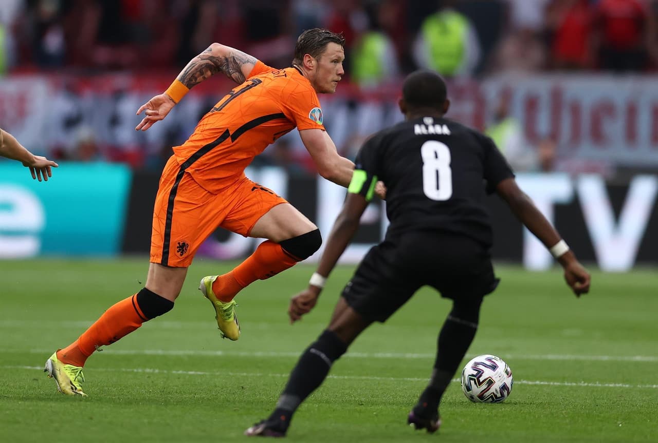 Holanda consigue una cómoda victoria ante Austria 2-0 nen el Grupo C de la Euro 2020. Los goles fueron por parte de Memphis Depay (11') y Denzel Dumfries (67') y es así cómo la 'Naranja Mecánica' obtiene su clasificación a Octavos. Los austriacos acumulan una victoria y una derrota.