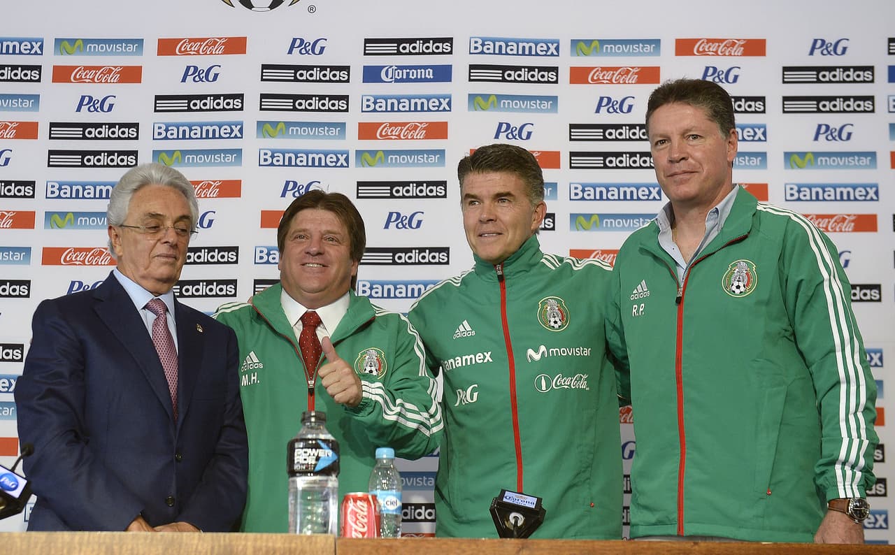 Herrera fue elegido por la Femexfut para dirigir a la selección mexicana tras su gran paso que tuvo por el equipo de América donde logró poner a las Águilas en los primero planos del fútbol mexicano al conseguir un título de liga.