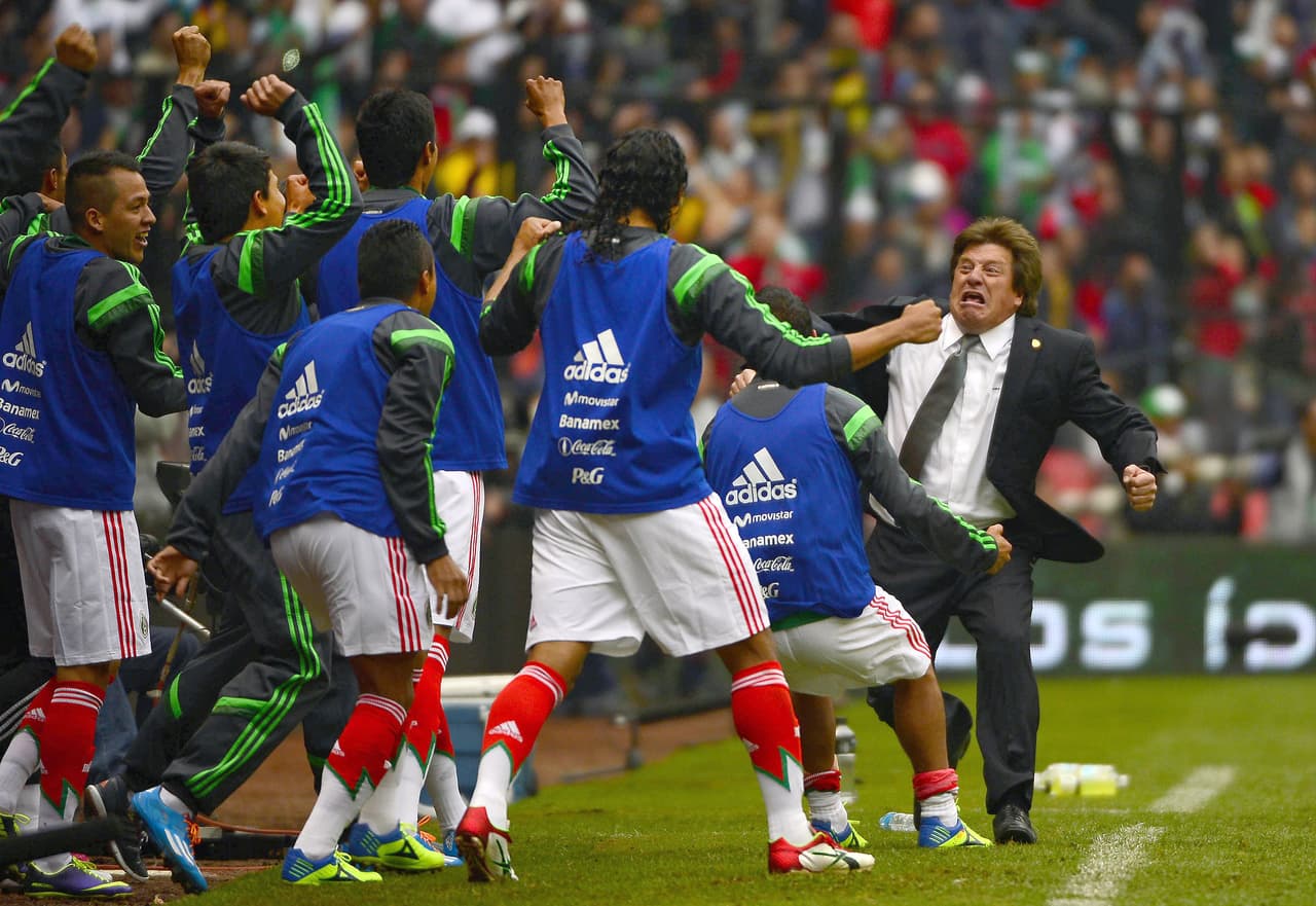 En Noviembre de 2013, México disputó el boleto mundialista ante Nueva Zelanda y lo consiguió fácilmente al derrotar al equipo de Oceanía por marcador global de 9-3 y se convirtió en el salvador del fútbol mexicano al llevar al Tri a un mundial más.