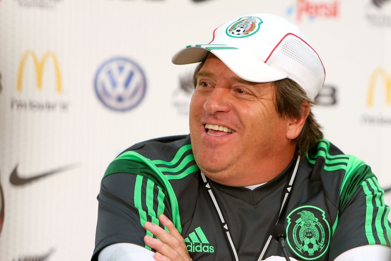 Con tan solo dos partidos oficiales disputados, Herrera se ganó el cariño de la gente y de los medios gracias a su temperamento que demostró, algo que no lo hacían el Chepo de la Torre y Víctor Manuel Vucetich. Su carácter contagió a los futbolistas de la selección mexicana quienes demostraron otra cara con la llegada del técnico.