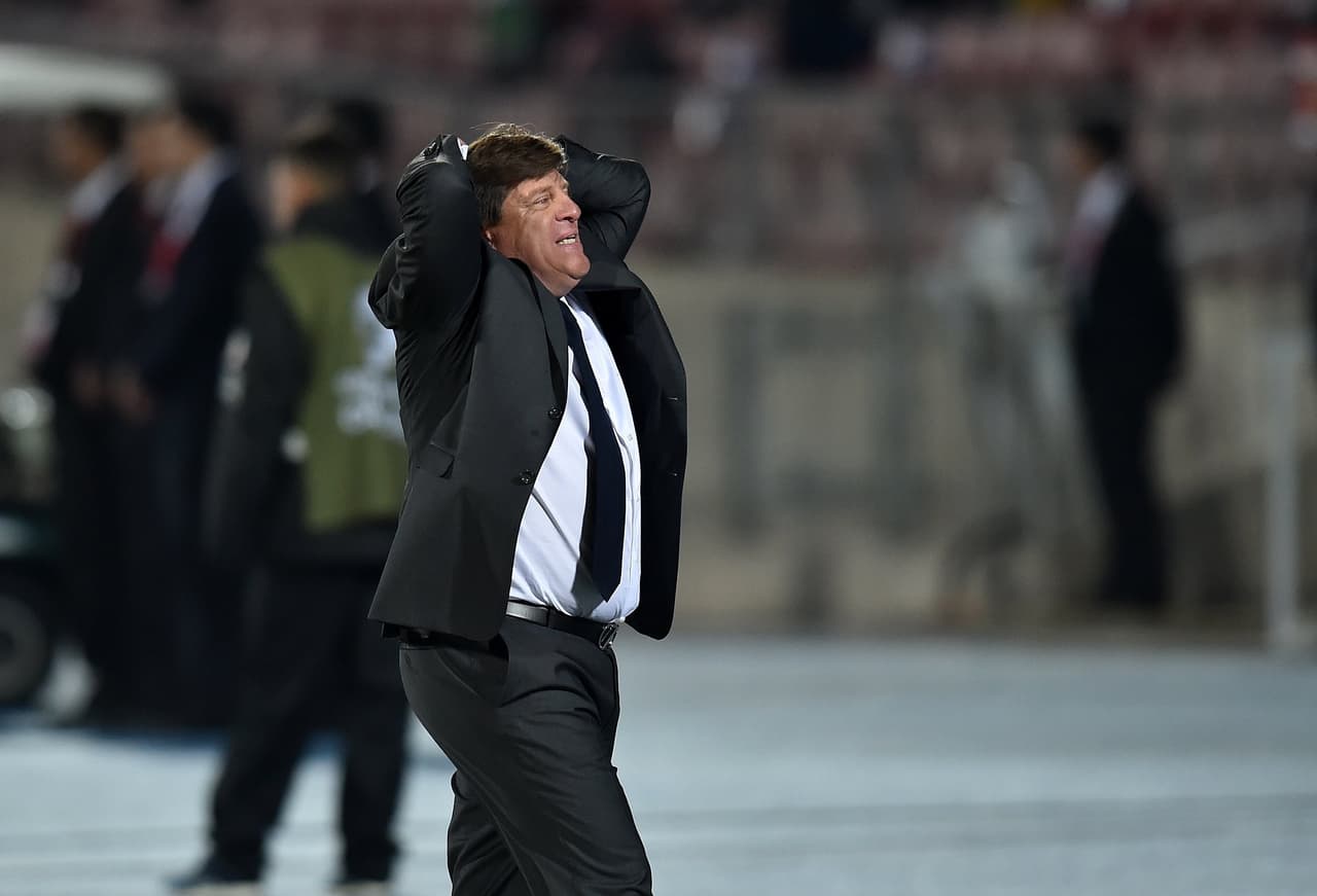 México quedó eliminado de la Copa América y el técnico fue duramente criticado y pasó de ser un héroe para muchos a ser el villano del fútbol mexicano, no solo por el funcionamiento del equipo sino por sus constantes apariciones extra cancha.