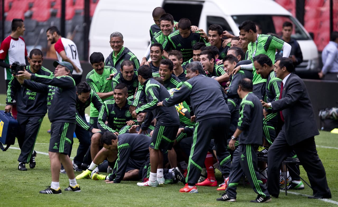 Vino el 2015 y México tenía que encarar dos torneos, la Copa América y Copa Oro. Así que Herrera tuvo que formar dos selecciones para competir en ambas justas.