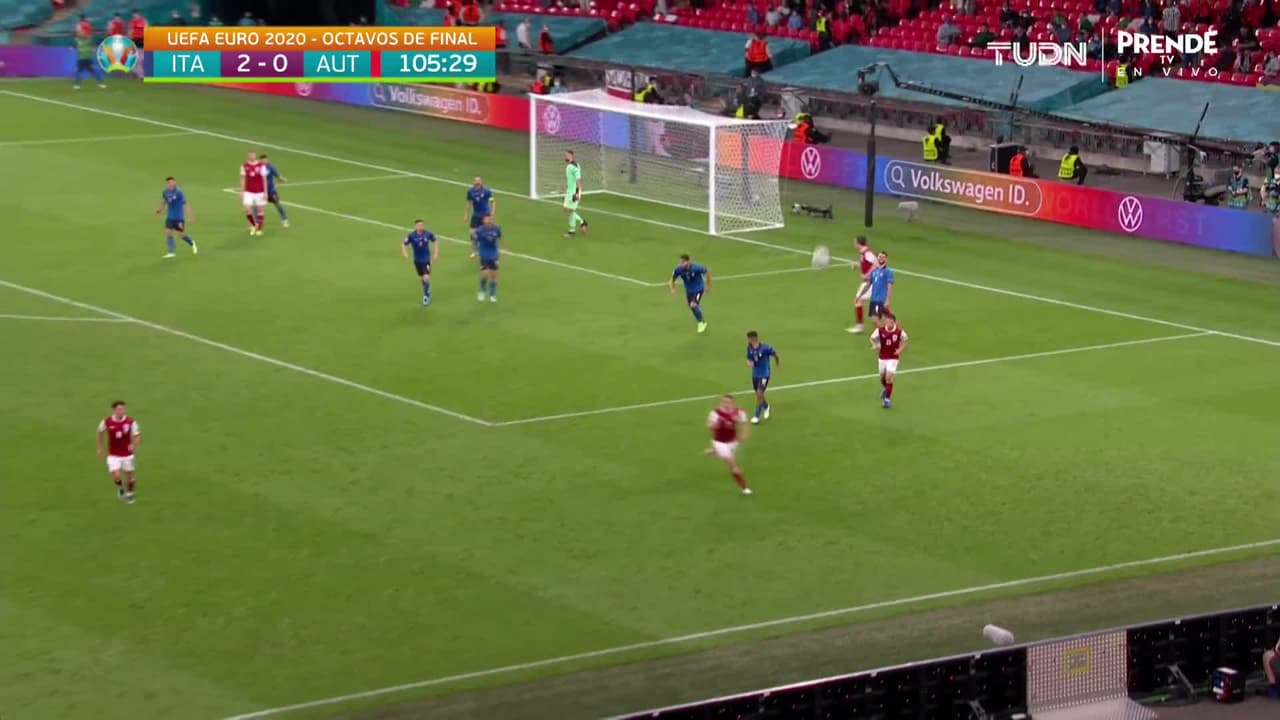 ¡TIRO ATAJADO! disparo por Louis Schaub.