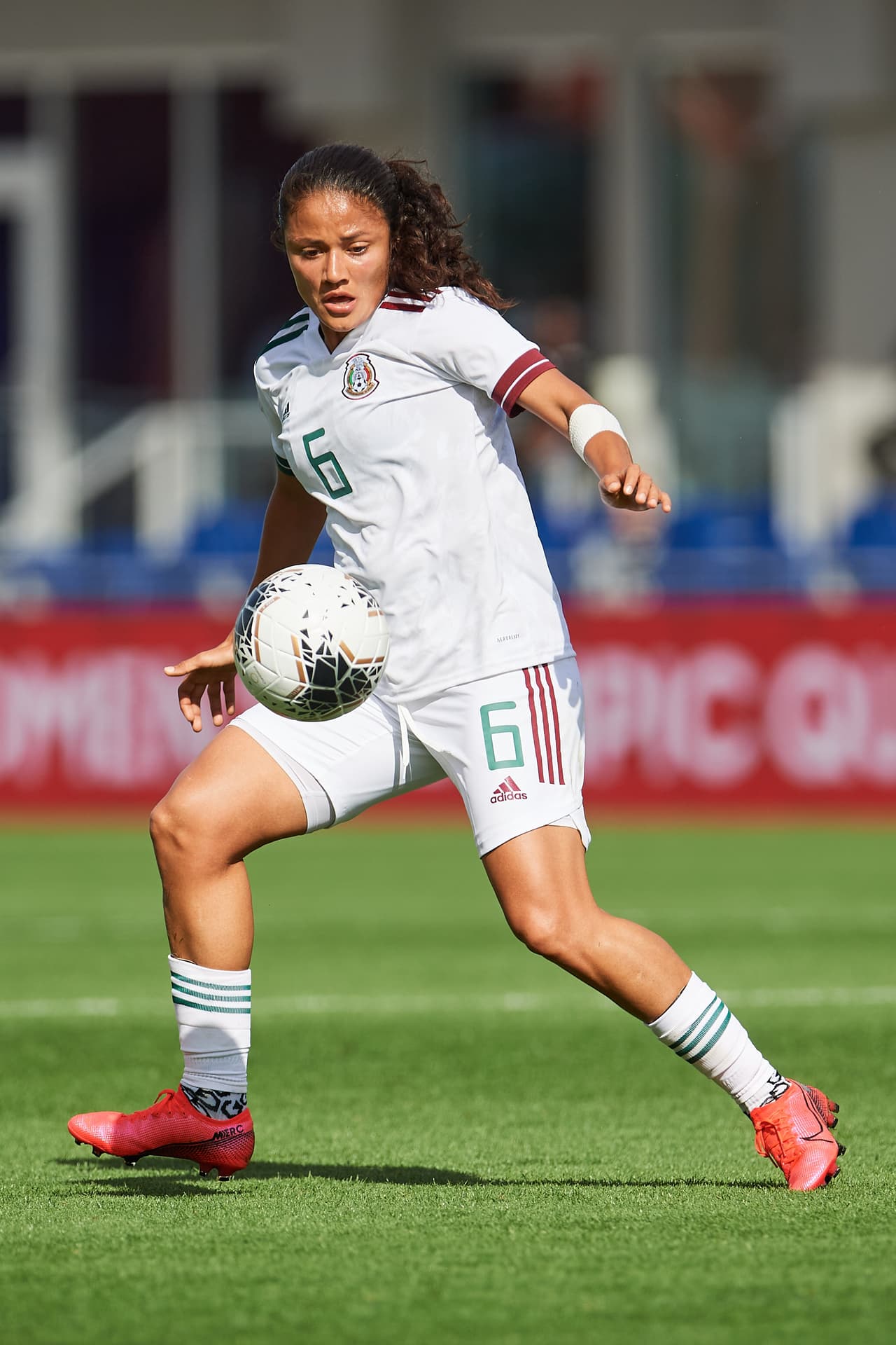 También es importante destacar la labor de la centrocampista Rebeca Bernal, quien ha ayudado a ponerle límite a las contrincantes del Tri con sólo dos goles en contra.