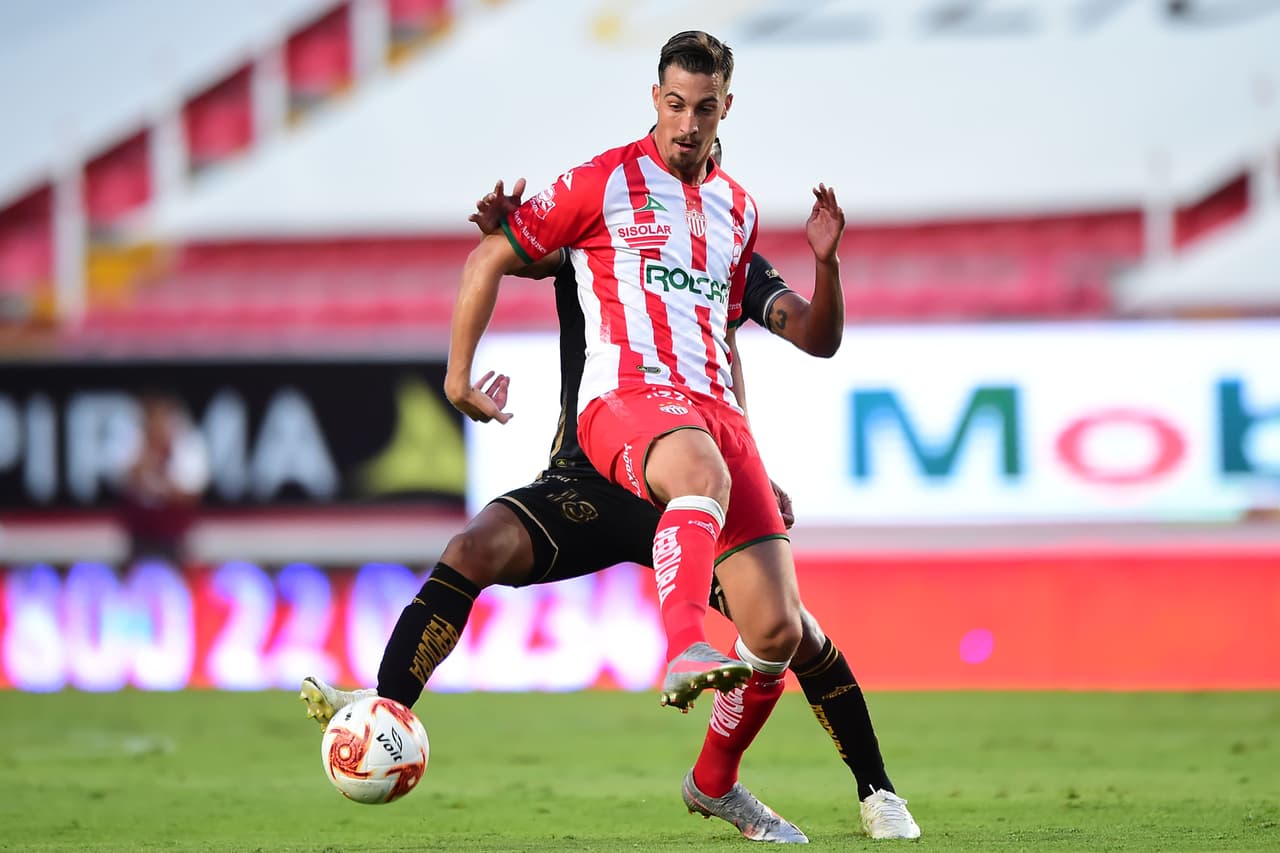 Durante la primera media hora de juego, León generó poco juego ofensivo.