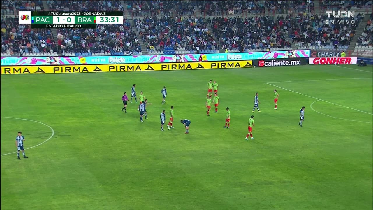 ¡TIRO ATAJADO! disparo por Luis Chávez.