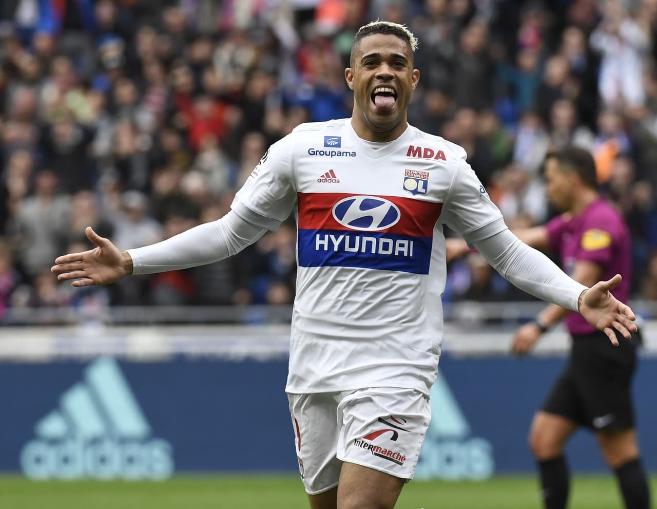 Mariano Díaz, goleador del Lyon, dejó el Real Madrid en busca de minutos y fue su mejor decisión. Se está hablando de la posibilidad de ir a la Premier con el Everton.