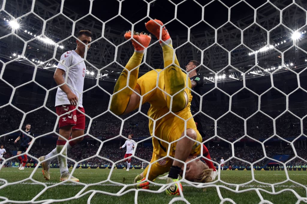 Este tipo de acrobacias, en aras de mantener su cabaña con un solo gol en contra, fueron las que tuvo que hacer Shmeichel para lograr su cometido durante el encuentro que se fue a la prórroga.