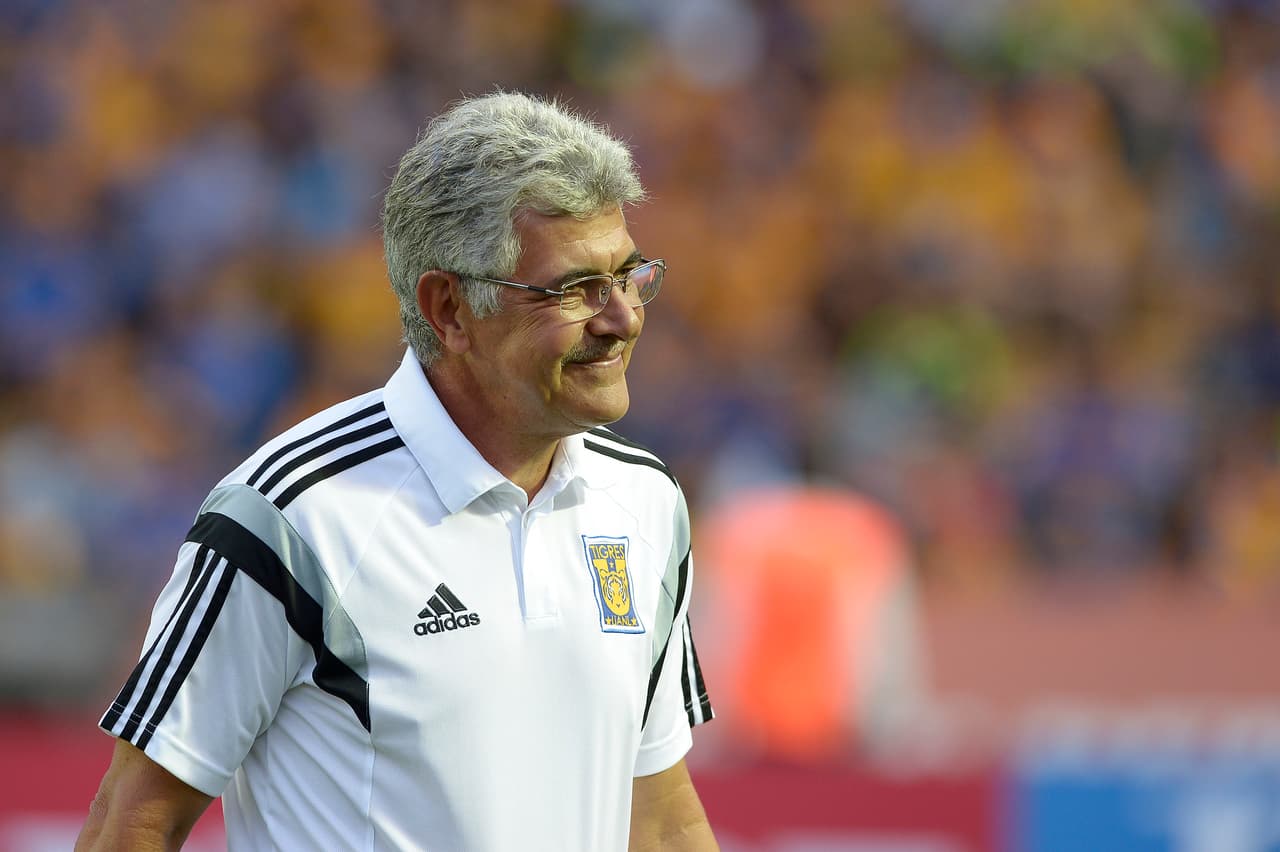 MONTERREY, MEXICO - OCTOBER 17: Ricardo 'Tuca' Ferretti coach of Tigres smiles prior the 13th round match between Tigres UANL and Pachuca as part of the Apertura 2015 Liga MX at Universitario Stadium on October 17, 2015 in Monterrey, Mexico. (Photo by Mario Ocampo/LatinContent/Getty Images)