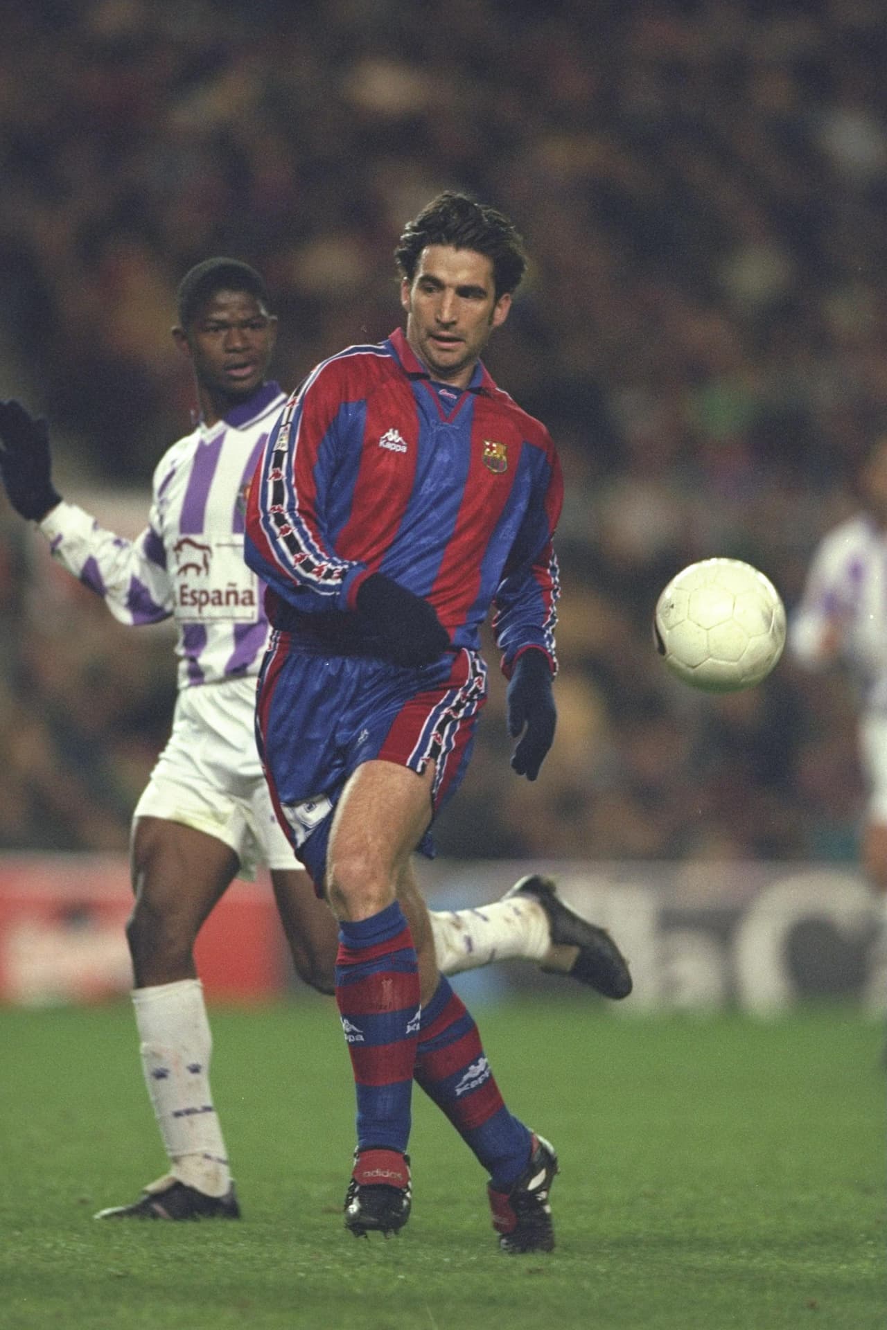 <b>Juan Antonio Pizzi </b>fue blaugrana de 1996 a 1998 y con esa camiseta ganó dos Copas del Rey, una Supercopa de España, una Liga, una Recopa de Europa y una Supercopa de la UEFA.