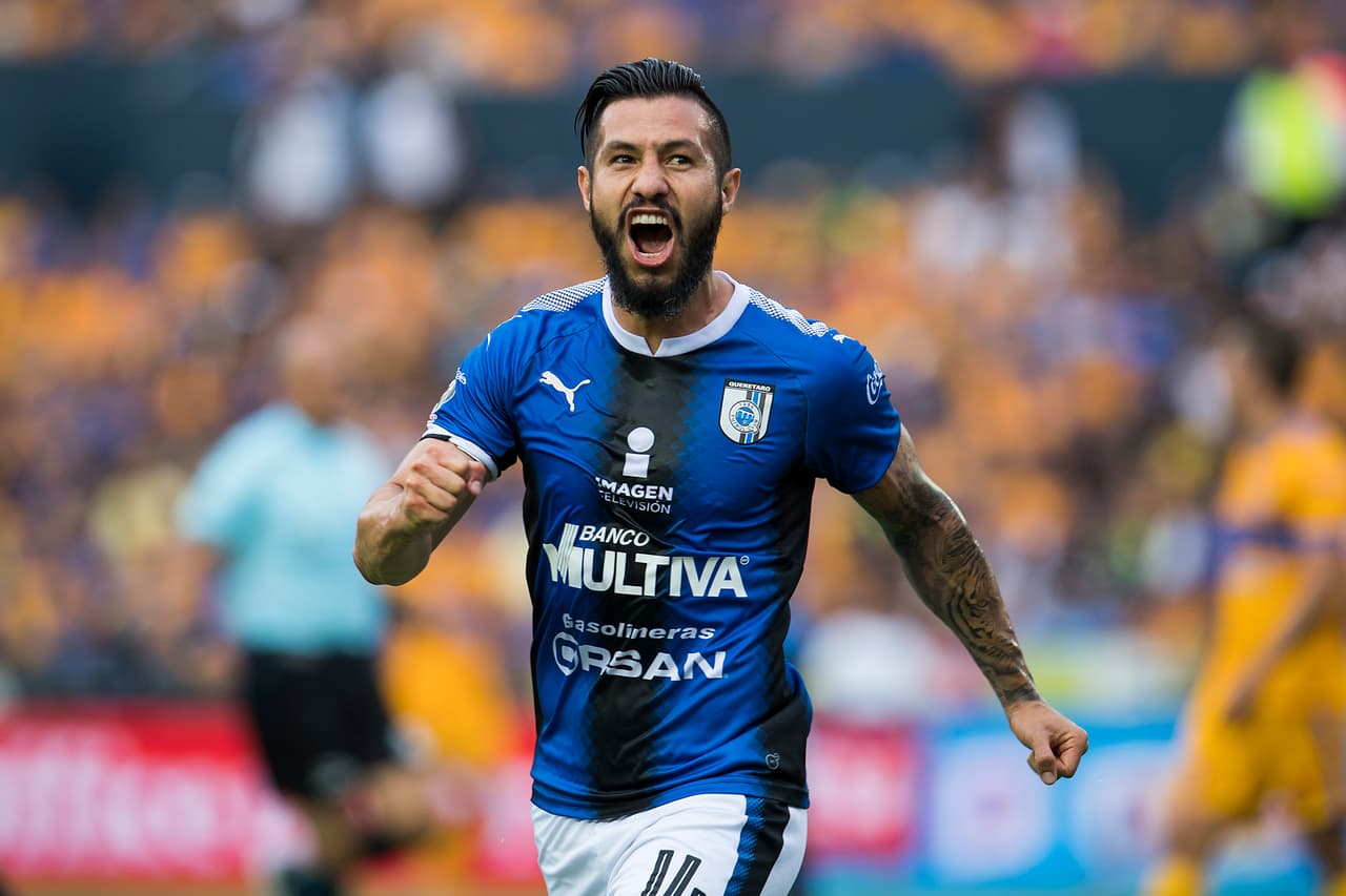 El gol de Querétaro no se hizo esperar. Al minuto 9, Luis Miguel Noriega puso al frente a los emplumados.