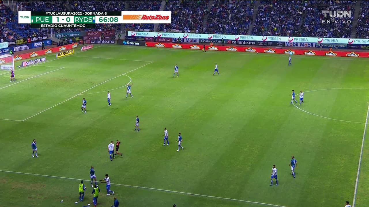 ¡TIRO ATAJADO! disparo por Maximiliano Meza.