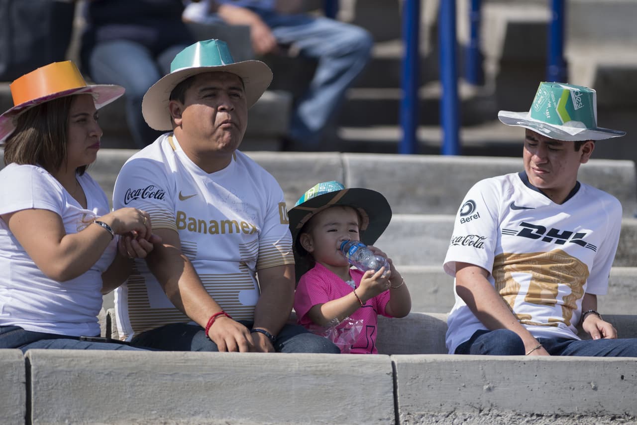 Los fanáticos le dieron un color diferente en las tribunas para el partido entre Pumas y Veracruz en el estadio Olímpico Universitario en la Jornada 1 del Clausura 2019 en la Liga MX.
