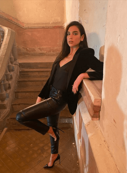 Dua Lipa es la imagen de la marca Yves Saint Laurent.