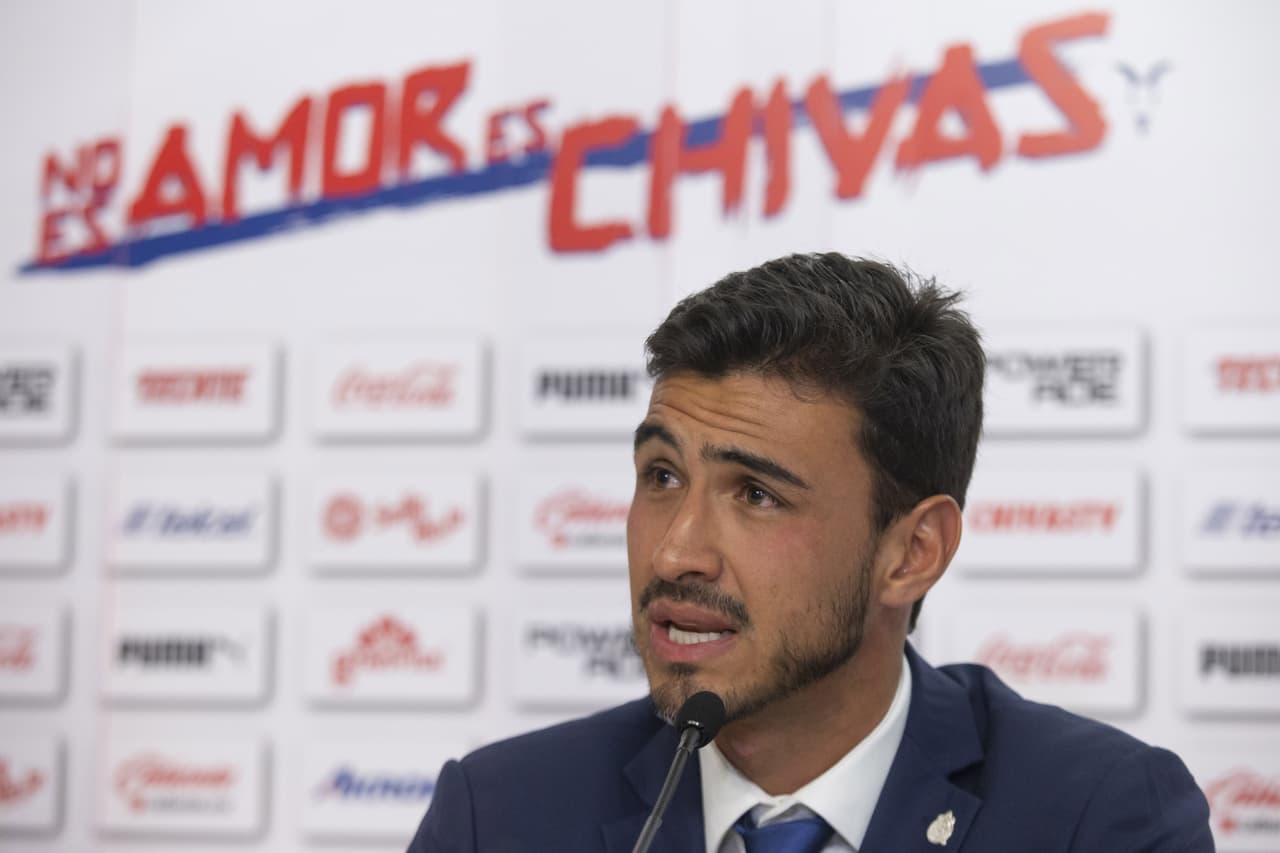 Oswaldo Alanís fue presentado de manera oficial como refuerzo de Chivas de Guadalajara, club al que regresa tras una travesía de año y medio en Europa para el Apertura 2019.