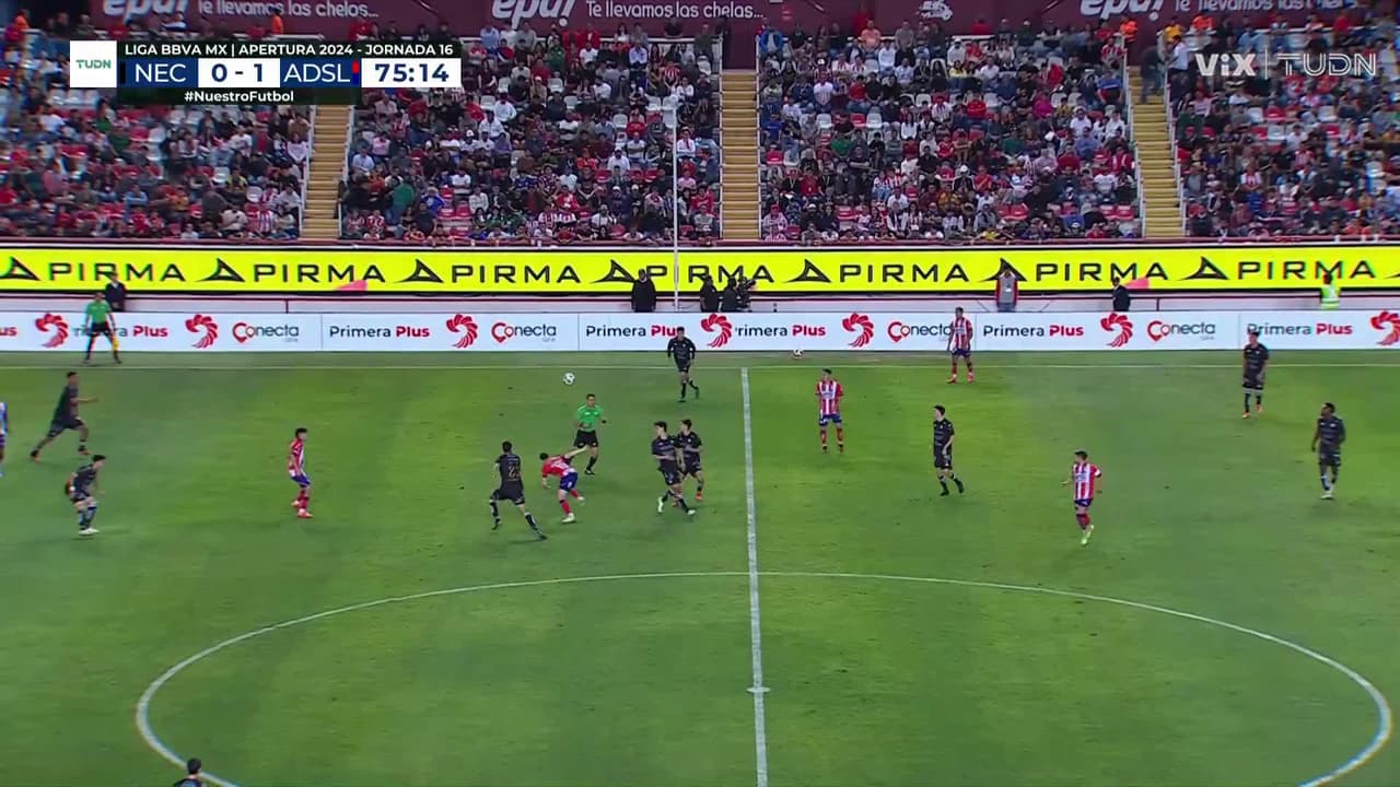 ¡Necaxa se queda con 10! Arce se va expulsado