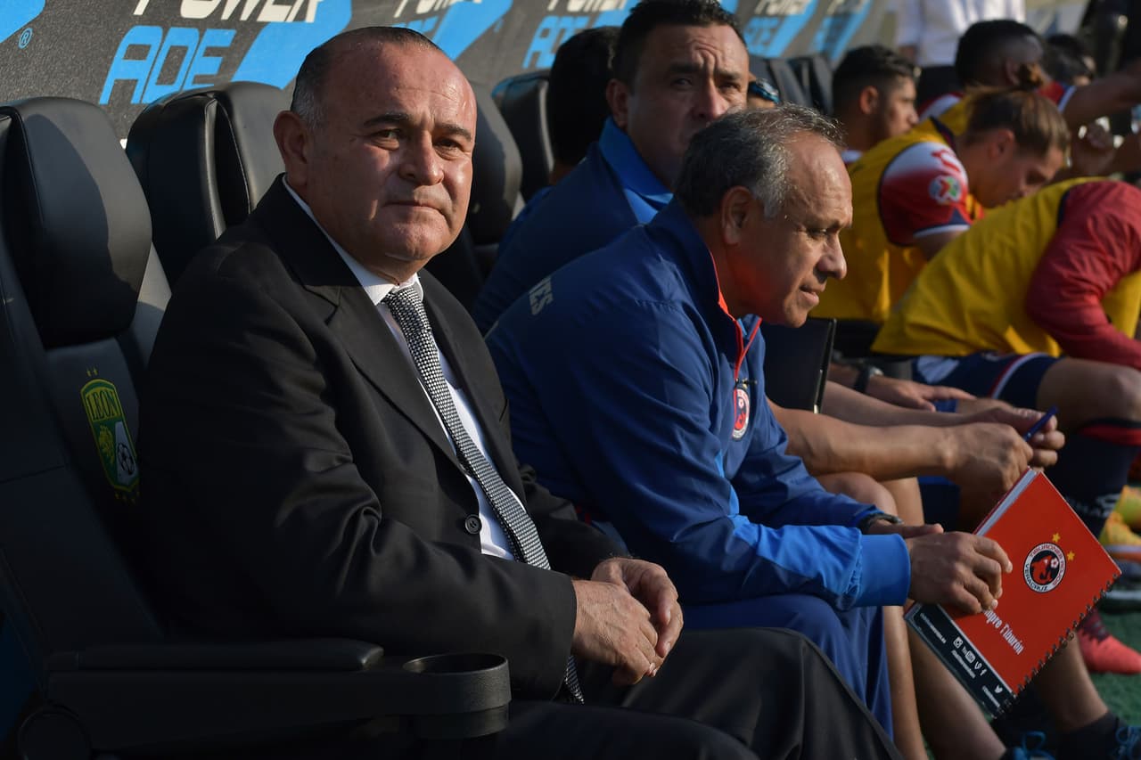 Juan Antonio Luna, DT del Veracruz tiene como misión lograr la permanencia en la categoría del equipo.