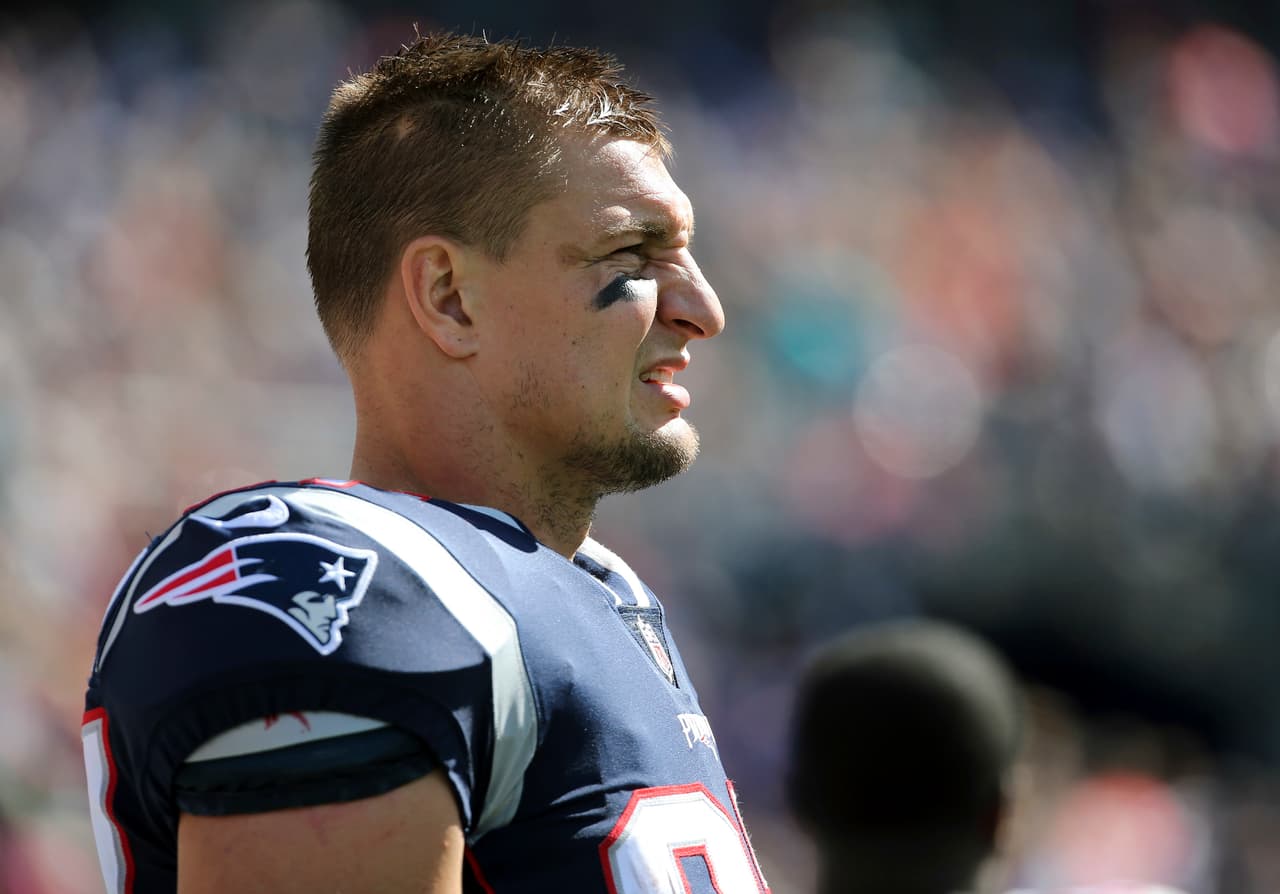 Rob Gronkowski se lastimó el tobillo en el partido del domingo contra los Miami Dolphins.