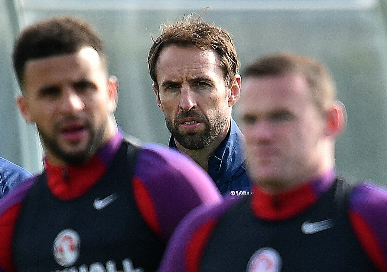 La imagen de Rooney con la camiseta de Inglaterra comienza a desvanecerse.