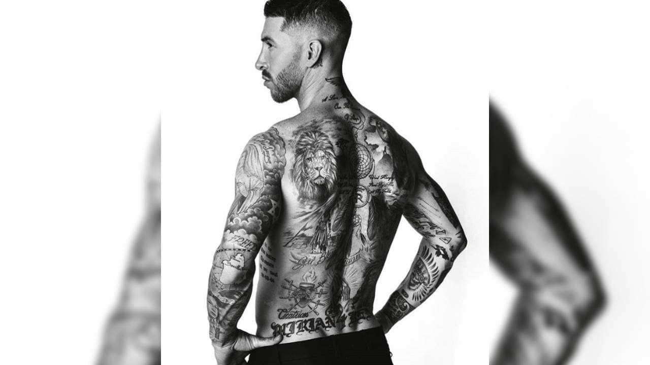 Al parecer, no hay espacio en la espalda que haya dejado sin tinta.