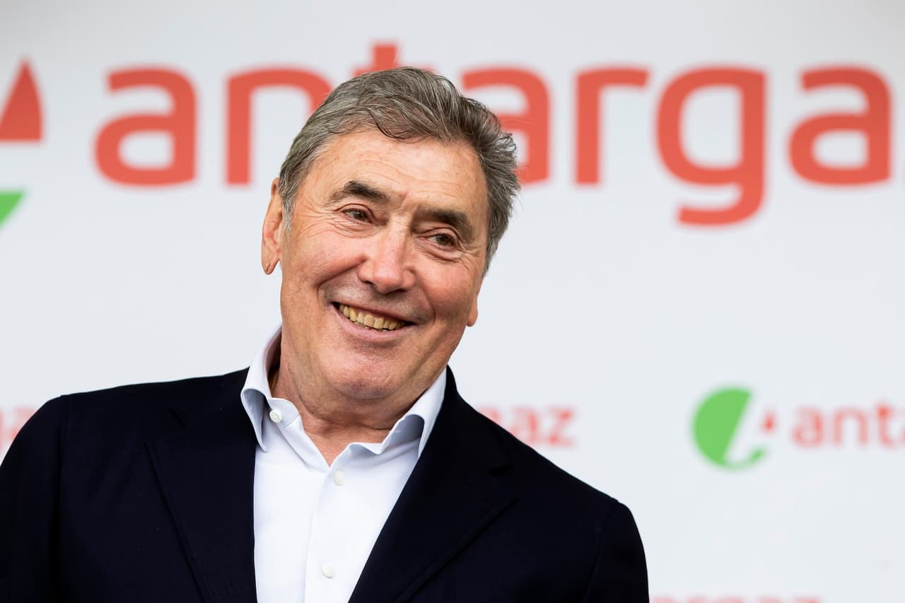 El ciclista Eddy Merrckx está hospitalizado