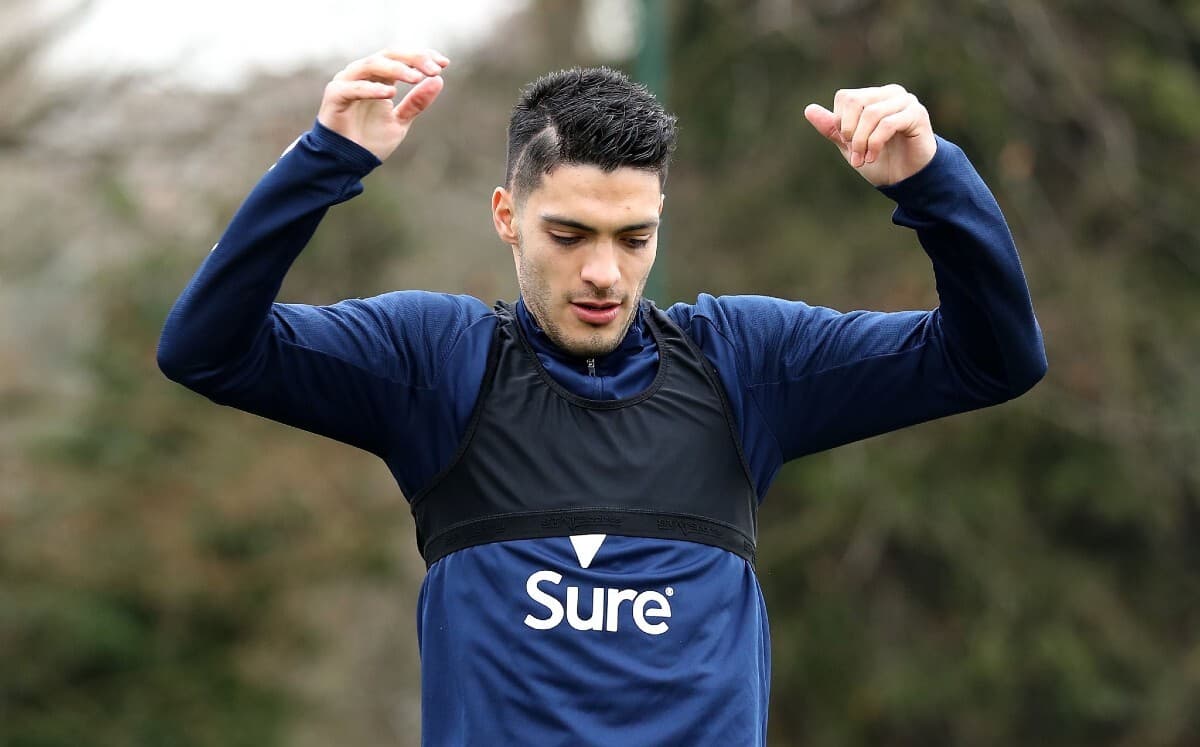 Raúl Jiménez presumió su nueva apariencia en redes sociales