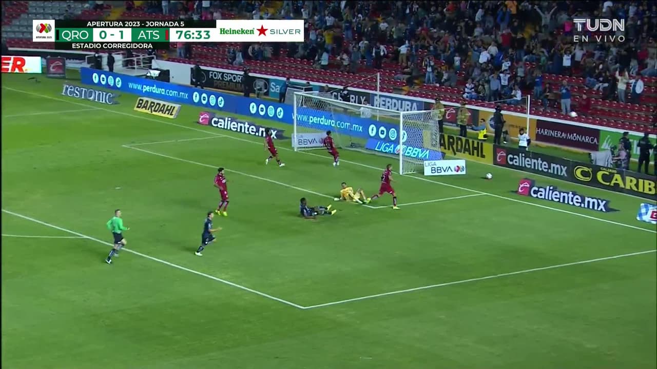 ¡TIRO ATAJADO! disparo por Raúl Zúñiga.