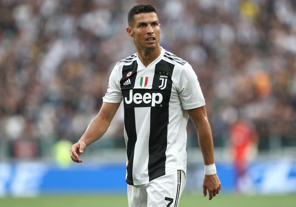 Cristiano Ronaldo, de Real Madrid a Juventus. Fichaje por 105 millones de euros (unos 121.8 millones de dólares) y su precio justo era de 116.5 millones de euros (unos 135.1 millones de dólares)
