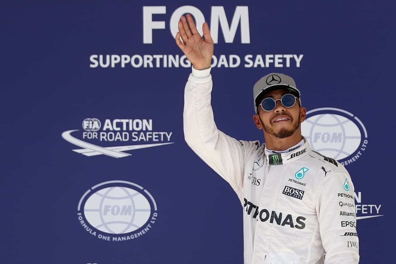 AUSTIN, TX - OCTOBER 22: Lewis Hamilton of Great Britain and Mercedes GP waves to the crowd after qualifying in pole position during qualifying for the United States Formula One Grand Prix at Circuit of The Americas on October 22, 2016 in Austin, United States. (Photo by Mark Thompson/Getty Images)