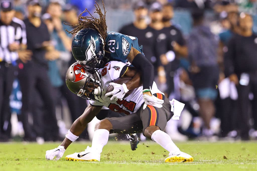 Con dos anotaciones y más de 100 yardas combinadas, Leonard Fournette el el hombre clave en la victoria 28-22 de los Buccaneers sobre las Eagles.