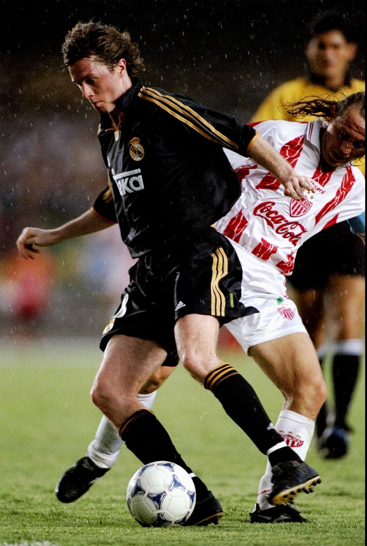 El Necaxa de Álex Aguinaga ganó al Real Madrid el tercer lugar del primer Mundial de Clubes de la FIFA vistiendo Eescord.