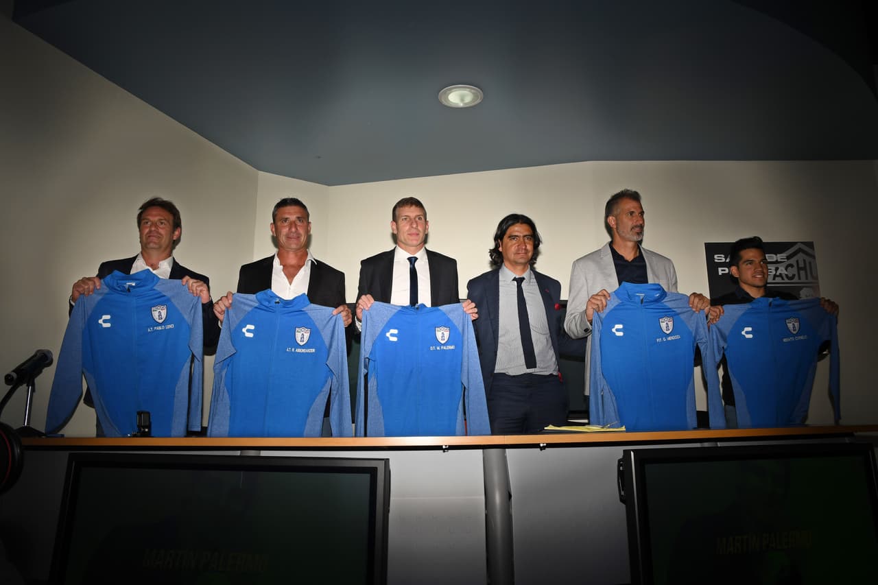 La presentación sirvió para ver a Palermo y su cuerpo técnico por primera vez con los colores tuzos.