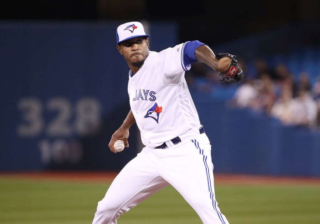 El veterano Edwin Jackson (0-1) cargó con el revés por los Toronto Blue Jays luego de trasnsitar cinco entradas en las que toleró seis imparables con un jonrón, seis carreras, ponchó a cuatro y caminó a uno.