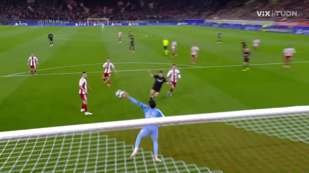 ¡Noche de arqueros! Tzolakis salva nuevamente al Olympiacos con gran reflejo ante Leverkusen