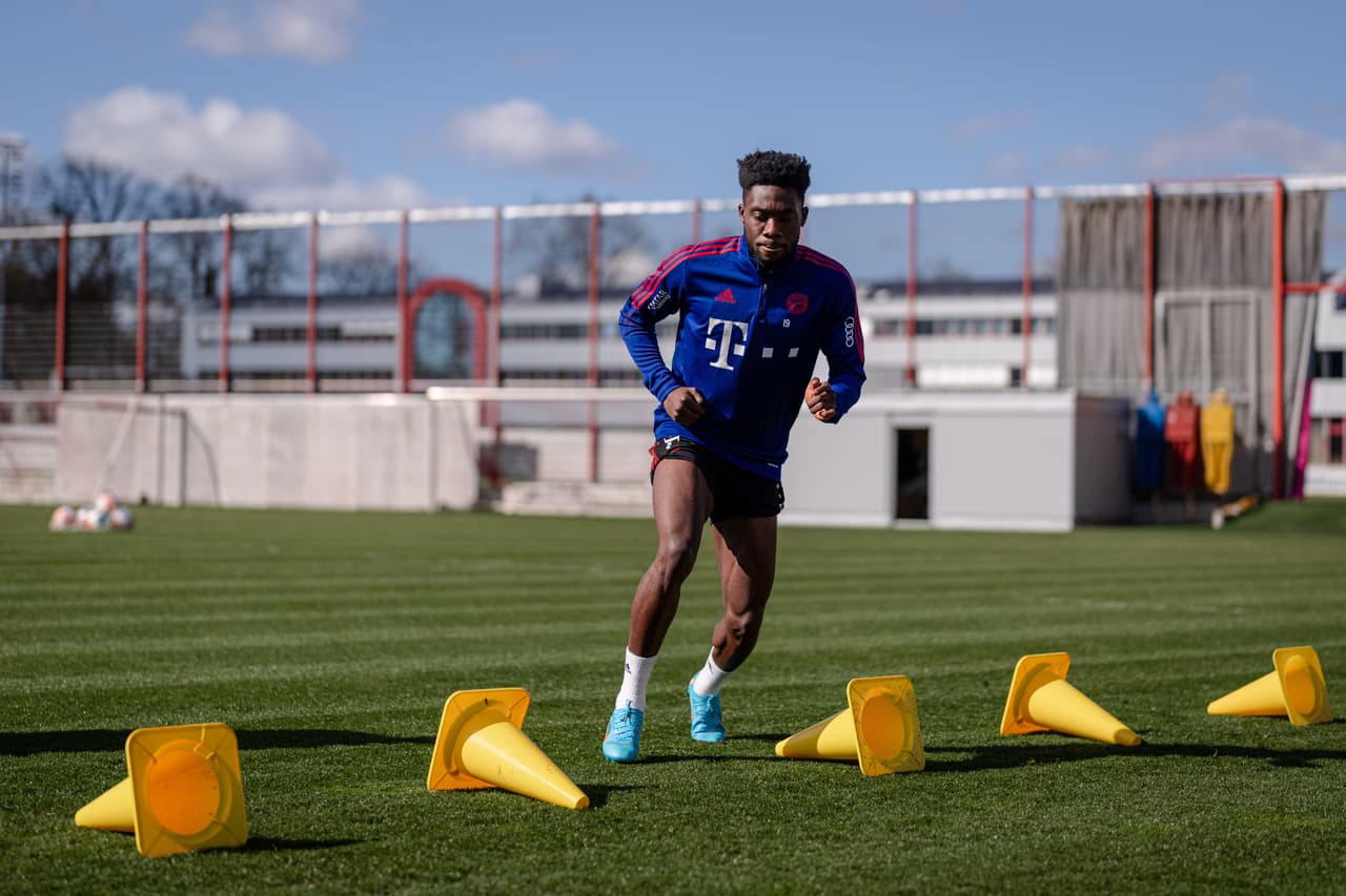 Alphonso Davies volvió a entrenar con el Bayern tras problema cardíaco