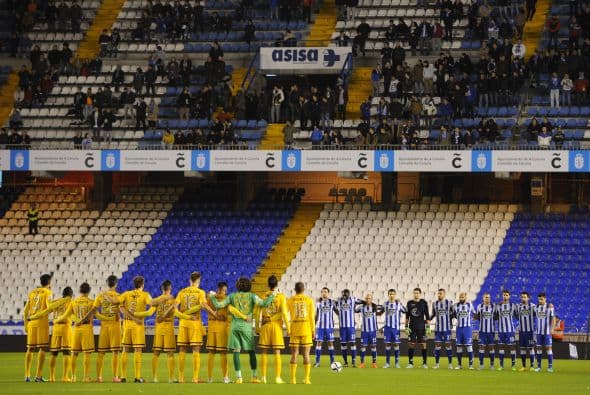 Antes del incio del partido se guardo un minuto de silencio contra la violencia.