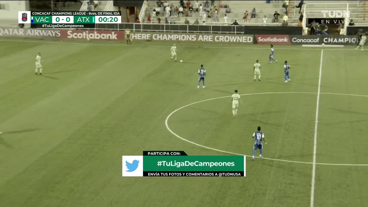 Arranca el partido y la pelota está en juego.