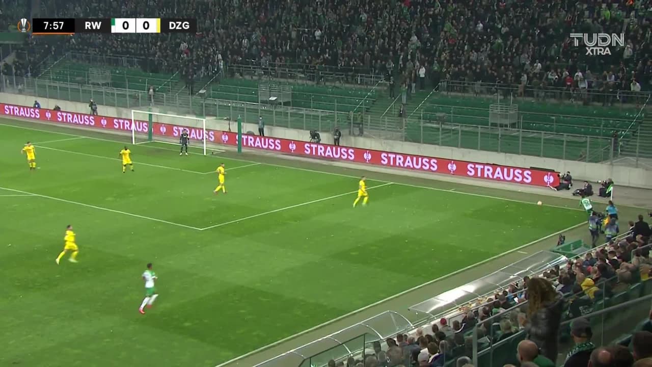 ¡GOL!  anota para SK Rapid Wien. Marco Grüll