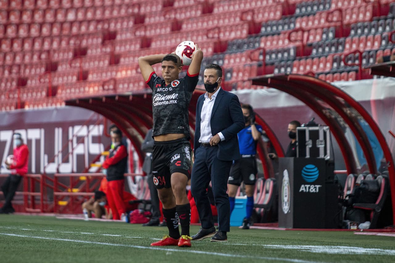 Puente Jr. y Guede en extremos opuestos en debut de Atlas y Xolos