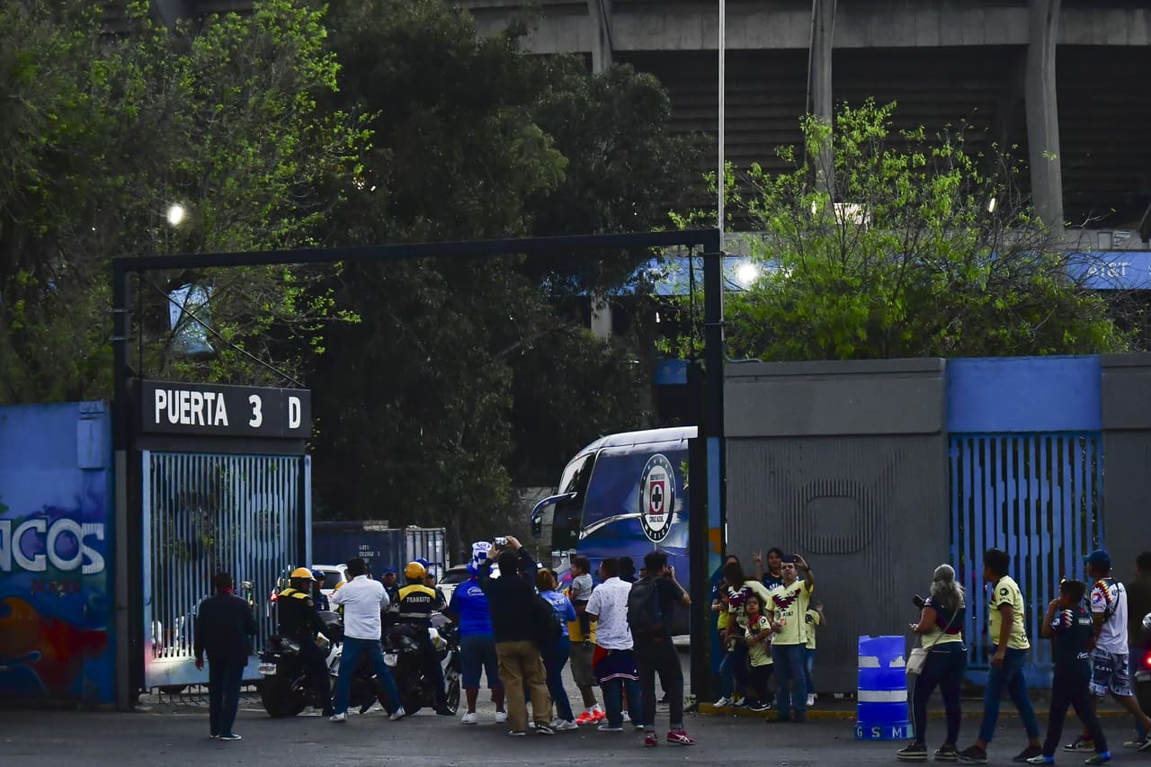 Las Águilas y la Máquina llegaron al 'Coloso de Santa Úrsula' pero la afición se escondió.